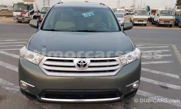 Buy Import Toyota Highlander Green Car in Import - Dubai in Aileu Buy Import Toyota Highlander Green Car in Import - Dubai in Aileu