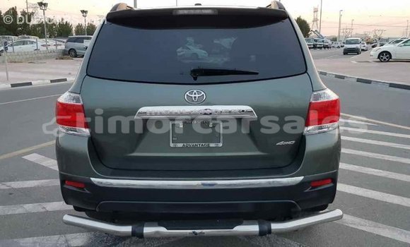 Buy Import Toyota Highlander Green Car in Import - Dubai in Aileu Buy Import Toyota Highlander Green Car in Import - Dubai in Aileu