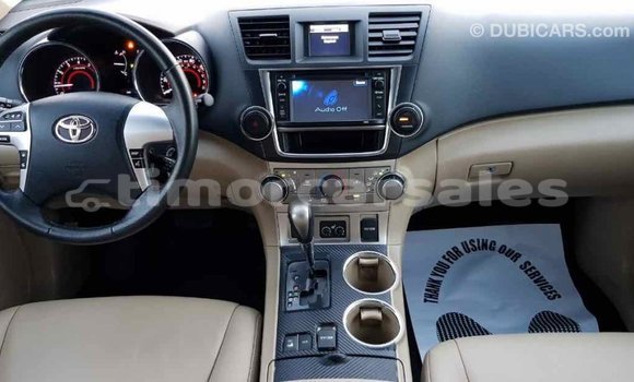 Buy Import Toyota Highlander Green Car in Import - Dubai in Aileu Buy Import Toyota Highlander Green Car in Import - Dubai in Aileu