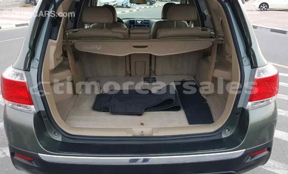 Buy Import Toyota Highlander Green Car in Import - Dubai in Aileu Buy Import Toyota Highlander Green Car in Import - Dubai in Aileu