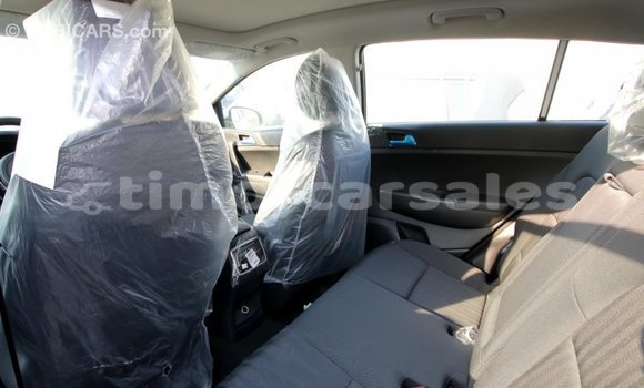 Buy Import Kia Sportage White Car in Import - Dubai in Aileu Buy Import Kia Sportage White Car in Import - Dubai in Aileu