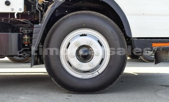 Buy Import Mitsubishi L400 White Truck in Import - Dubai in Aileu