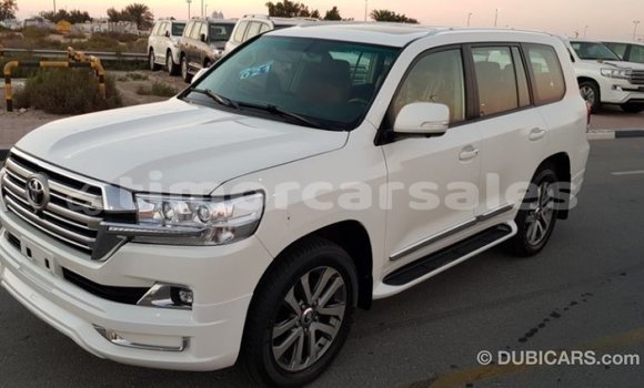 Buy Import Toyota Land Cruiser White Car in Import - Dubai in Aileu Buy Import Toyota Land Cruiser White Car in Import - Dubai in Aileu