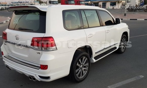Buy Import Toyota Land Cruiser White Car in Import - Dubai in Aileu Buy Import Toyota Land Cruiser White Car in Import - Dubai in Aileu