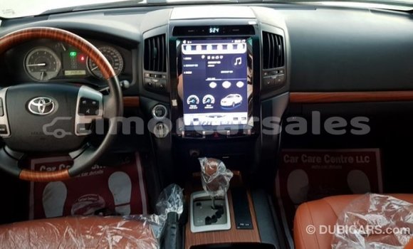 Buy Import Toyota Land Cruiser White Car in Import - Dubai in Aileu Buy Import Toyota Land Cruiser White Car in Import - Dubai in Aileu