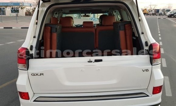 Buy Import Toyota Land Cruiser White Car in Import - Dubai in Aileu Buy Import Toyota Land Cruiser White Car in Import - Dubai in Aileu