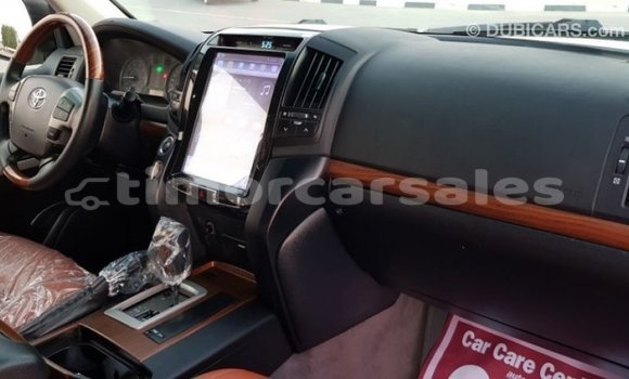 Buy Import Toyota Land Cruiser White Car in Import - Dubai in Aileu Buy Import Toyota Land Cruiser White Car in Import - Dubai in Aileu