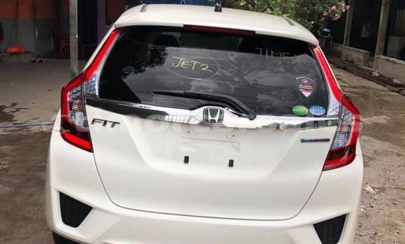 Buy Used Honda Fit White Car in Dili in Dili Buy Used Honda Fit White Car in Dili in Dili
