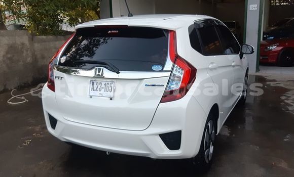 Buy Used Honda Fit White Car in Dili in Dili Buy Used Honda Fit White Car in Dili in Dili
