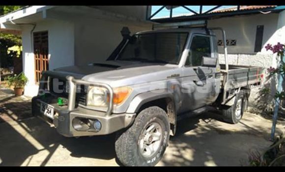 Buy Used Toyota Land Cruiser Silver Car in Aileu in Aileu Buy Used Toyota Land Cruiser Silver Car in Aileu in Aileu