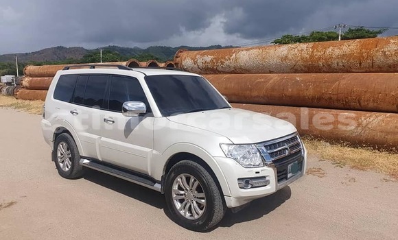 Buy Used Mitsubishi Outlander White Car in Aileu in Aileu Buy Used Mitsubishi Outlander White Car in Aileu in Aileu