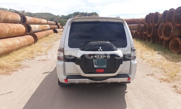 Buy Used Mitsubishi Outlander White Car in Aileu in Aileu Buy Used Mitsubishi Outlander White Car in Aileu in Aileu