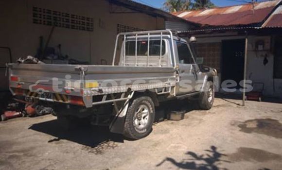 Buy Used Toyota Land Cruiser Silver Car in Aileu in Aileu Buy Used Toyota Land Cruiser Silver Car in Aileu in Aileu