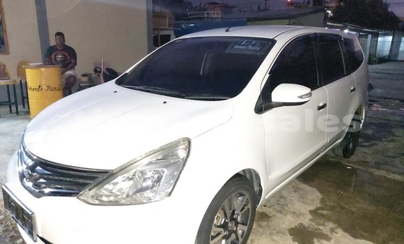 Buy Used Nissan Livina White Car in Dili in Dili Buy Used Nissan Livina White Car in Dili in Dili