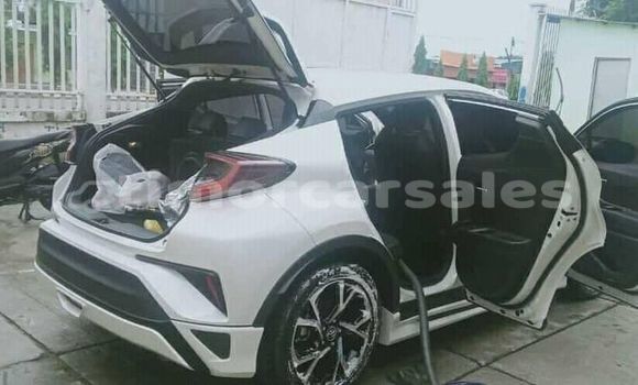 Acheter Occasion Voiture Toyota C-HR Blanc à Dili, Dili Acheter Occasion Voiture Toyota C-HR Blanc à Dili, Dili
