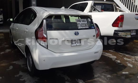 Acheter Occasion Voiture Toyota Aqua Blanc à Dili, Dili Acheter Occasion Voiture Toyota Aqua Blanc à Dili, Dili