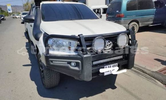 Buy Used Toyota Hilux White Car in Aileu in Aileu